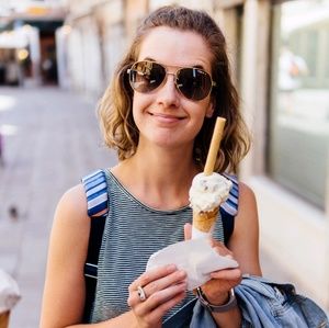 Meet your Posher, Abbey